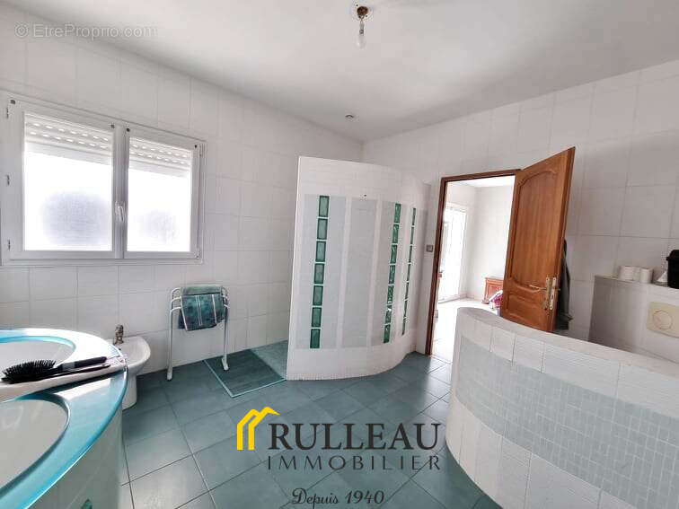 15 km de bordeaux- villa familiale de 227 m2 sur beau terrain de 3244 m2 avec terrain constructible - photo 13