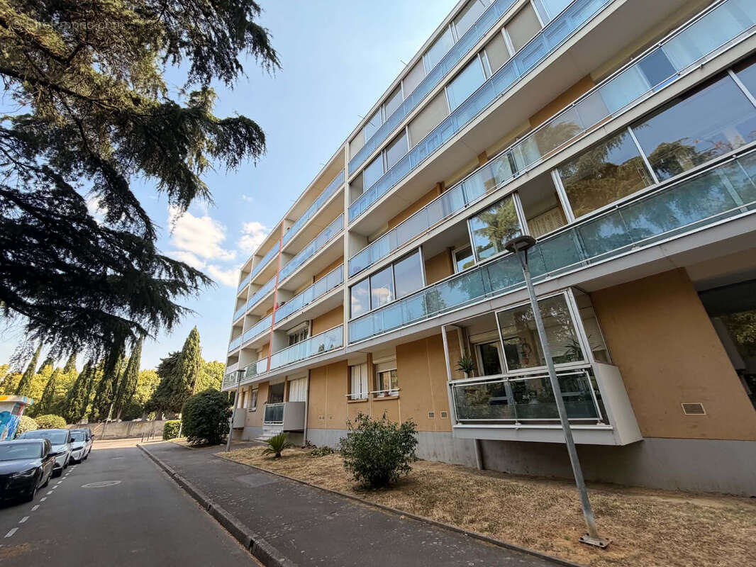 Exclusivité   toulouse saint-cyprien / fer à cheval   t2 de 39,46 m2 avec loggia de 7 m2 à rénover - photo 7