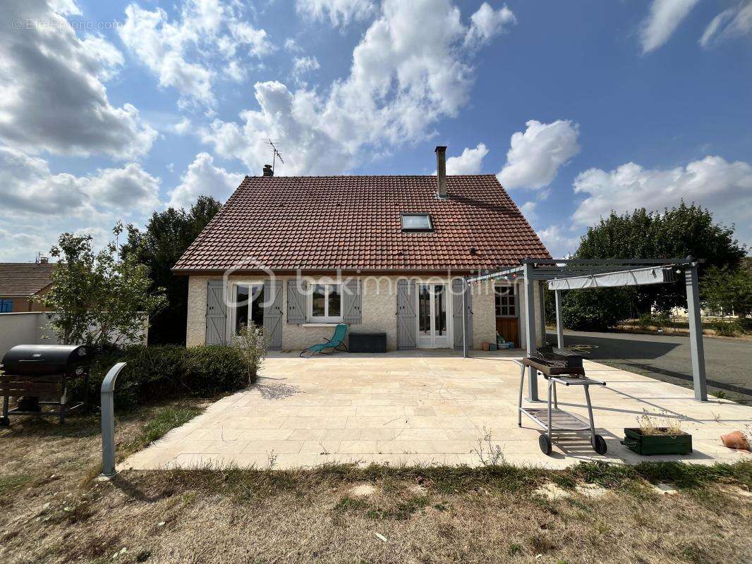 Propriété familiale de 156m² avec piscine, dépendances et vue dégagée sur la forêt des Bertranges - photo 28