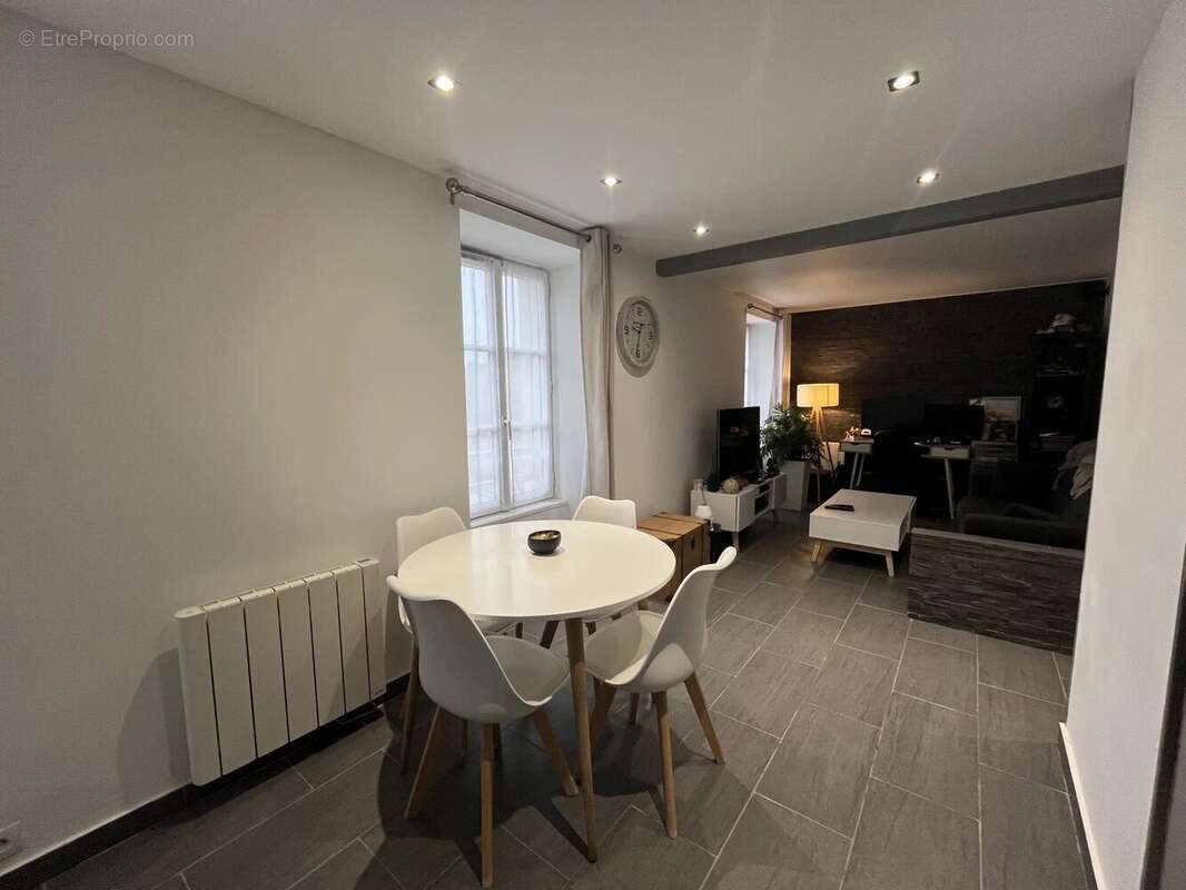 Appartement à DAMPIERRE-EN-YVELINES