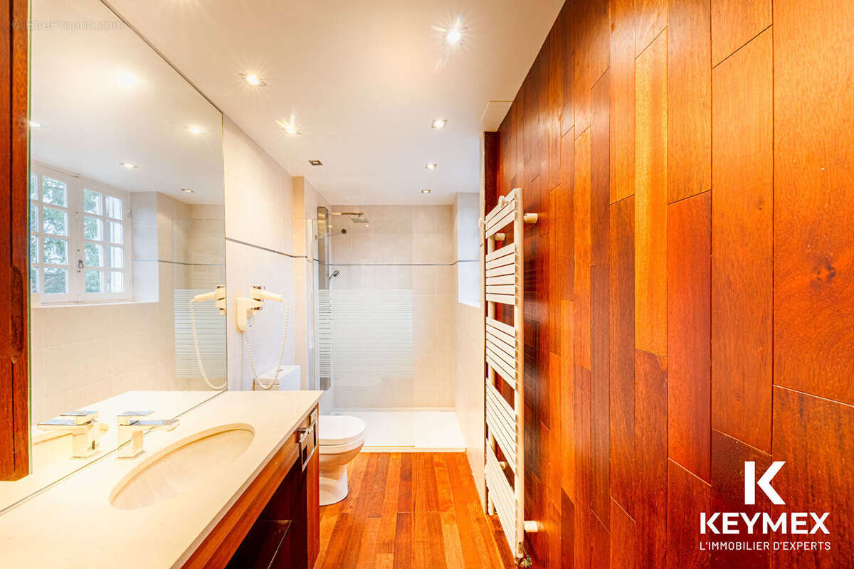 Maison bourgeoise 10  piéces,8 chanbres dont studio indépendant,dépendances sur 1615 M² de terrain plat - photo 11