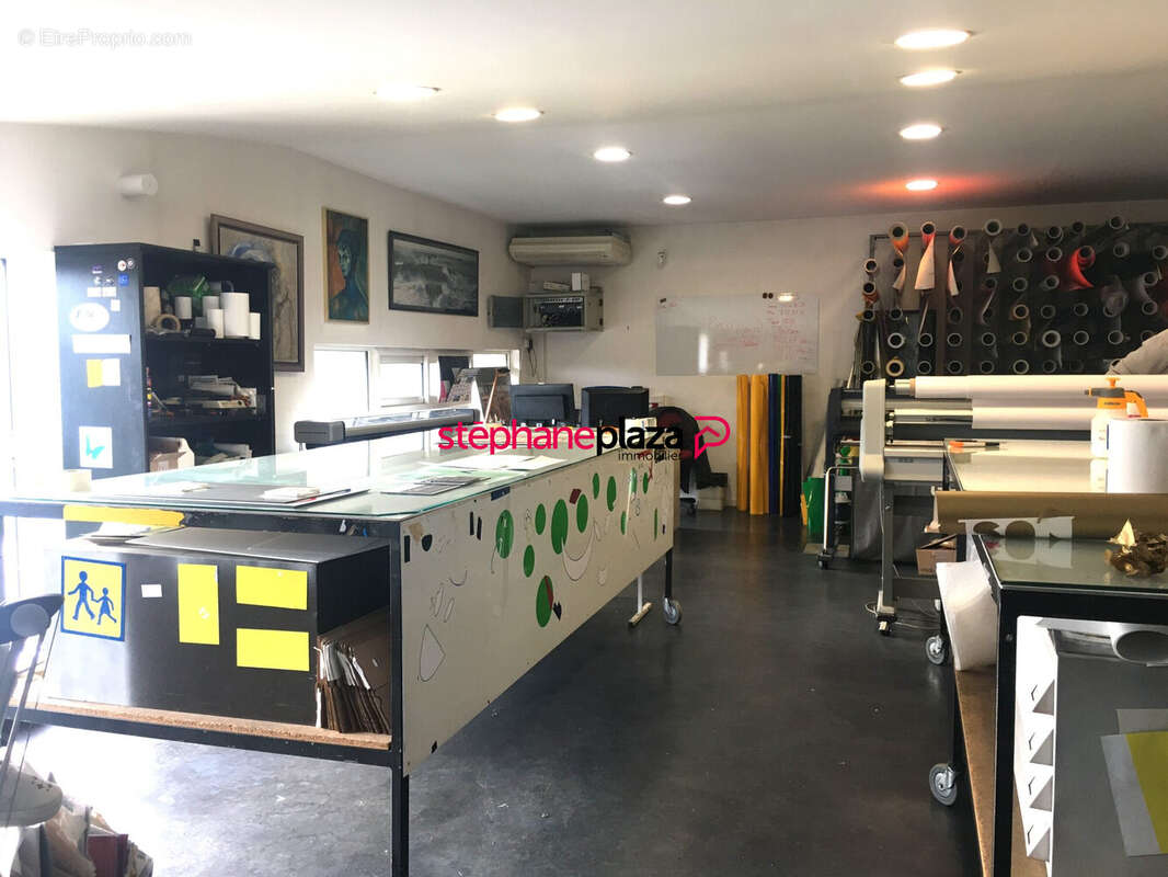 Commerce à SARTROUVILLE