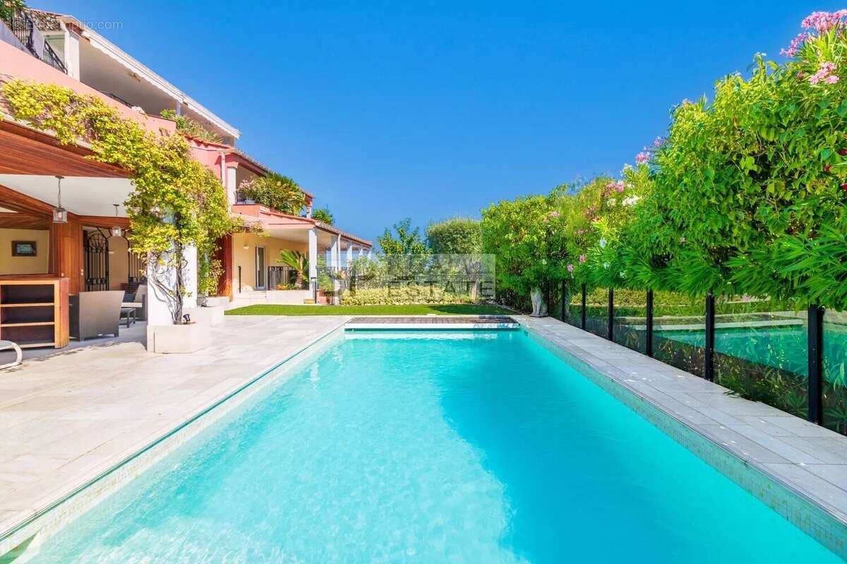 Appartement à MANDELIEU-LA-NAPOULE