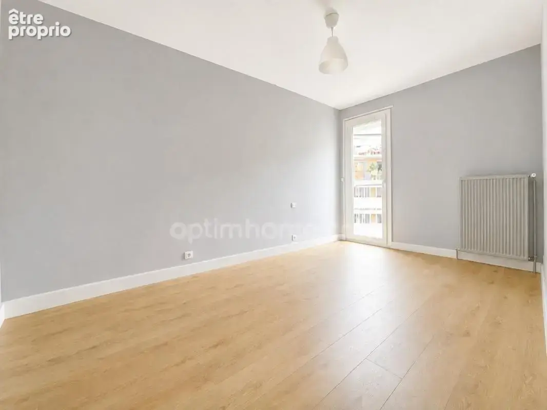Appartement traversant rénové avec balcon et cave 4 pièces 74 m2 à SETE (34) - photo 11