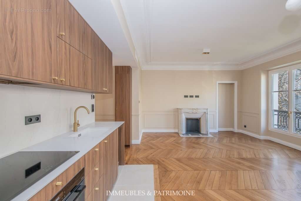Appartement à PARIS-8E