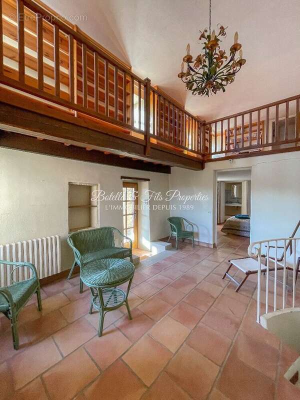 Maison à LA ROQUE-SUR-CEZE