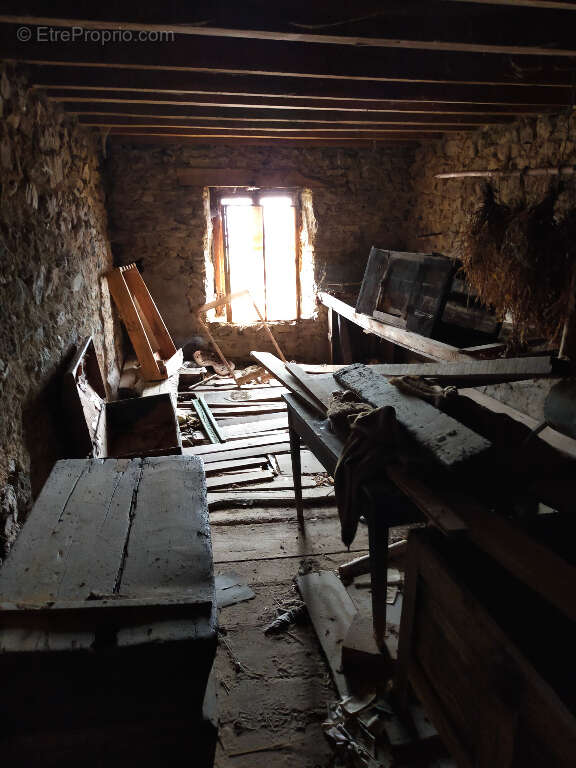 Maison à CELLES-SUR-DUROLLE