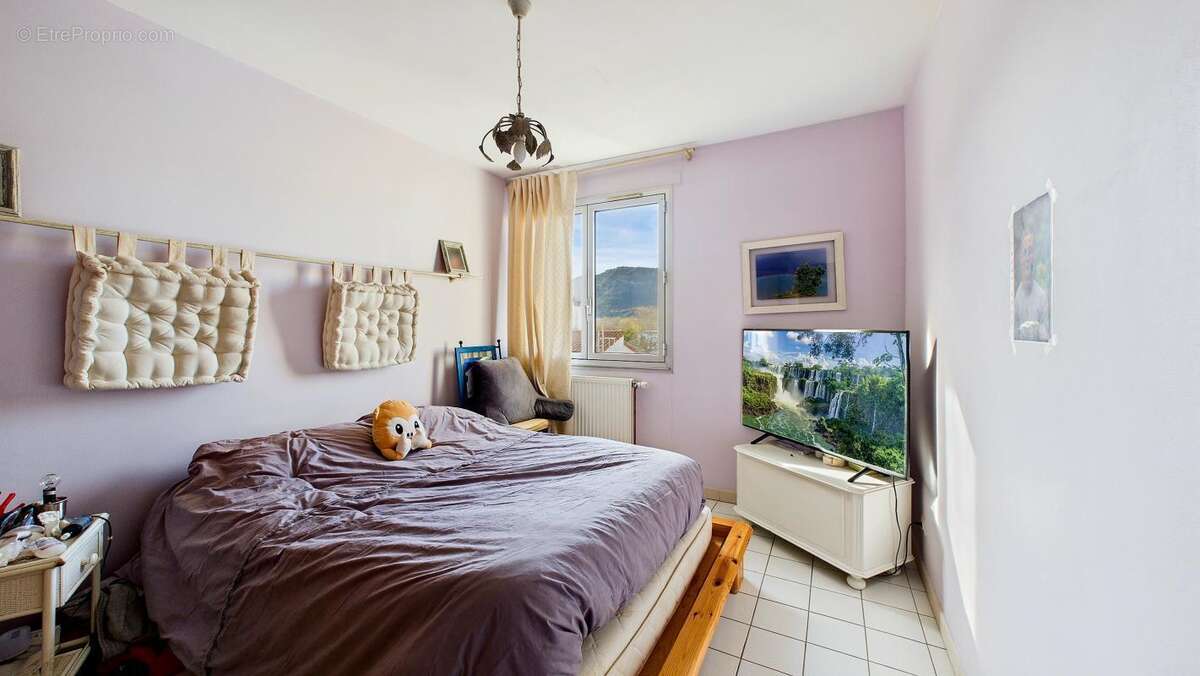 Appartement à GUILHERAND-GRANGES