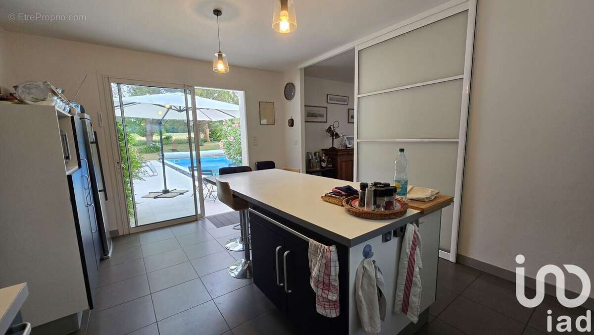 Maison 196 m² à La Foye-Monjault  - photo 9