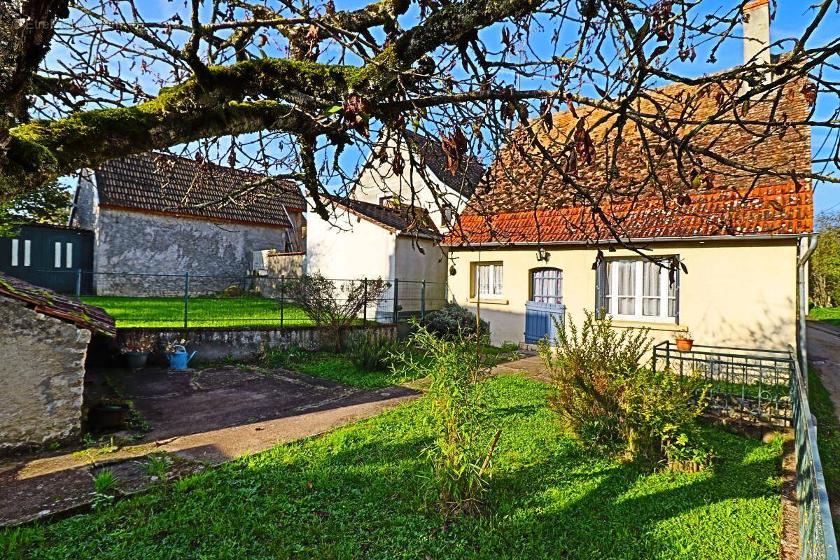 Maison à SURY-EN-VAUX