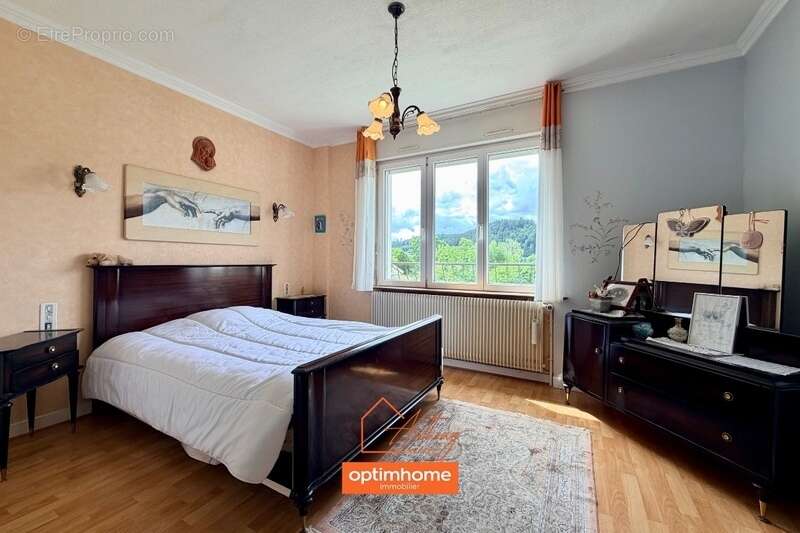 Maison familiale 210 m² - 5 chambres - dépendance - terrain 1873 m² - Bruyères centre (88) - photo 8