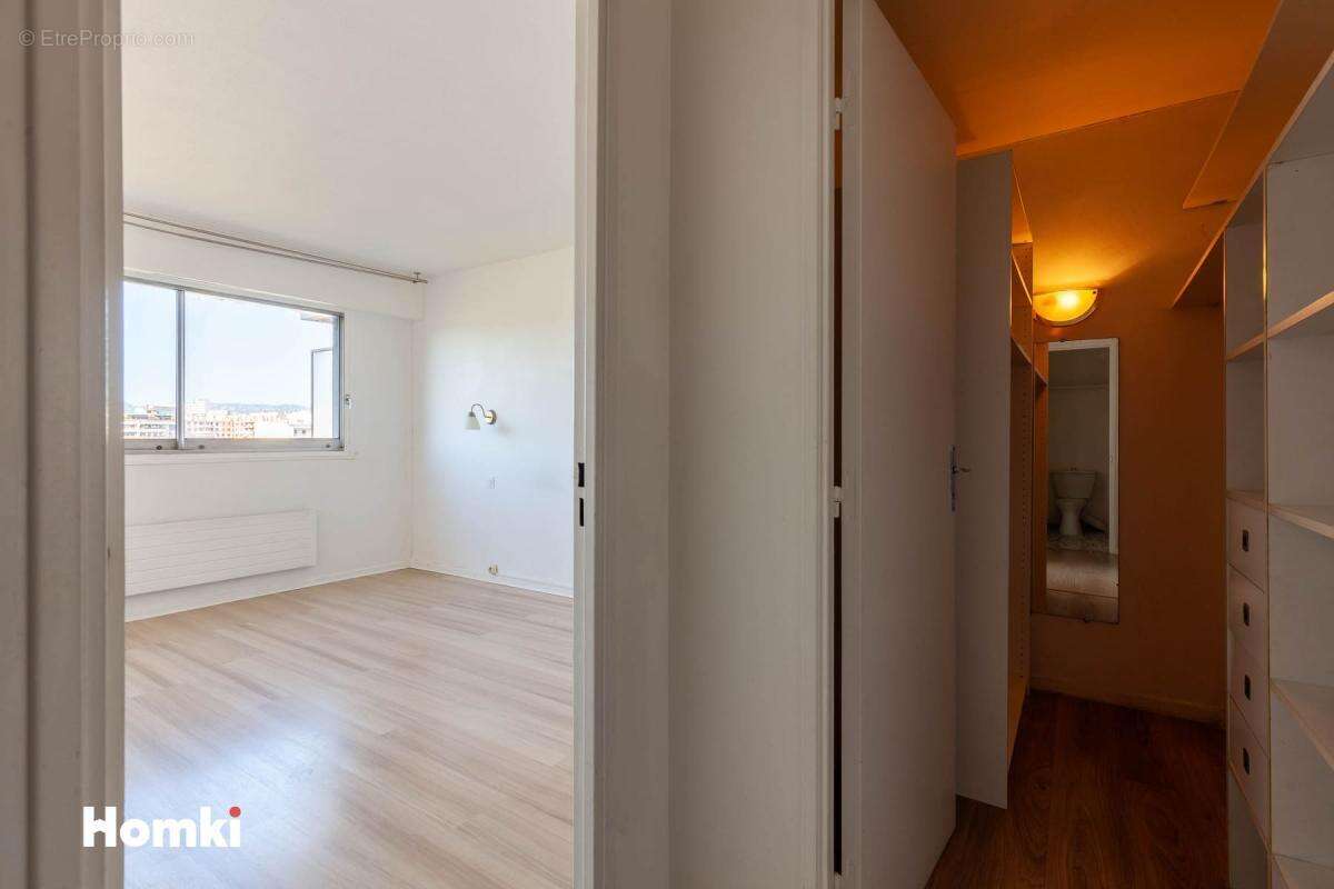Appartement à MARSEILLE-5E