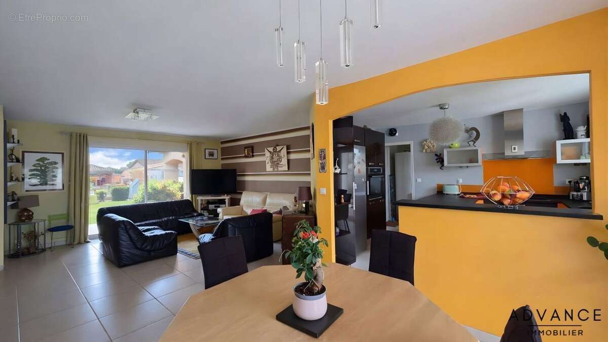 Maison à LA SALVETAT-SAINT-GILLES