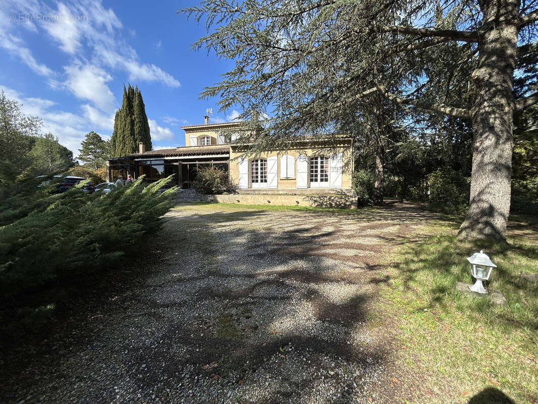Maison à VILLEMOUSTAUSSOU