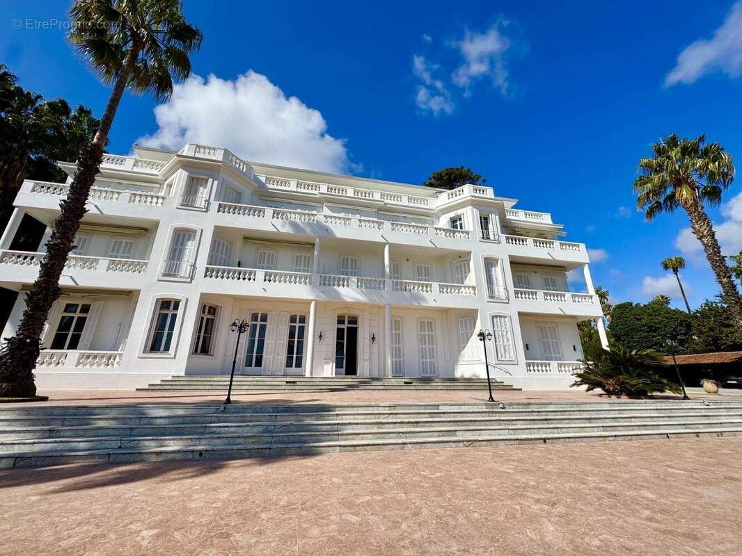 Appartement à VALLAURIS