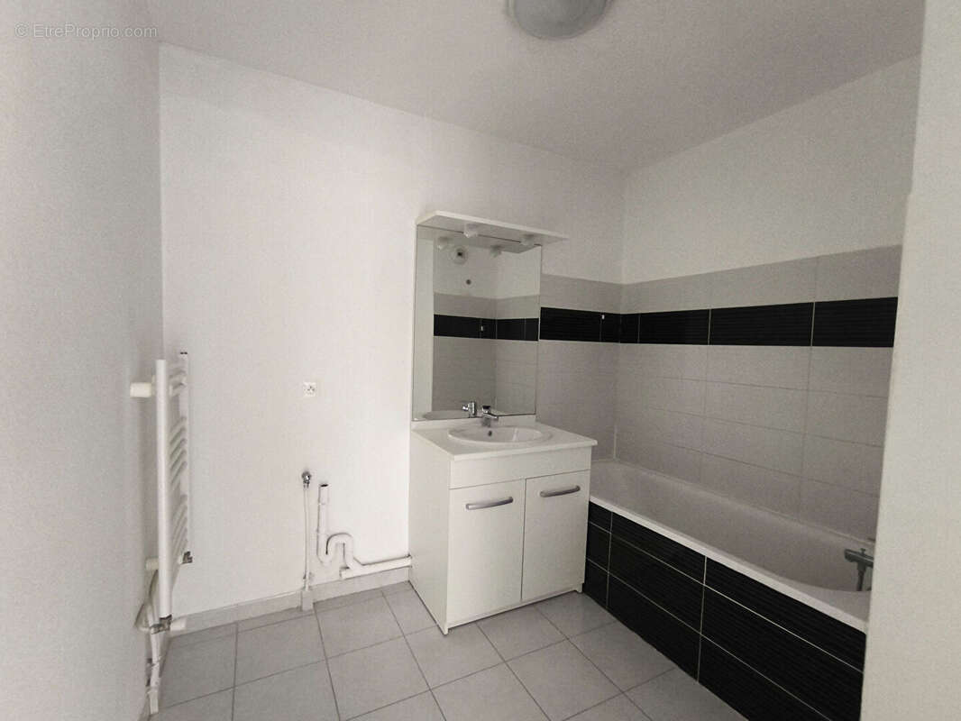 Appartement à GARONS