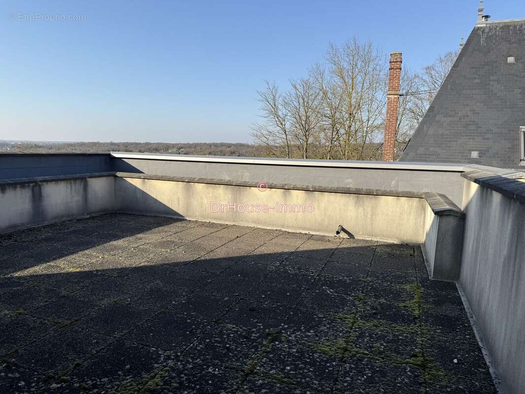 Commerce à COUPVRAY