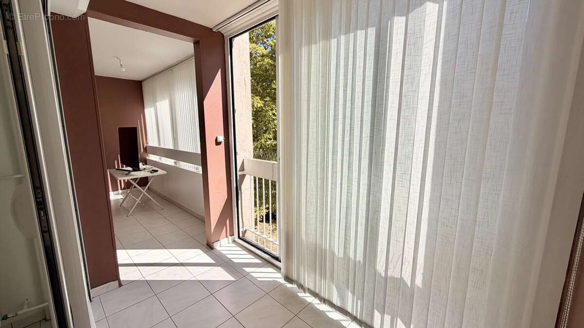 Appartement 80 m² à Vitrolles  - photo 6