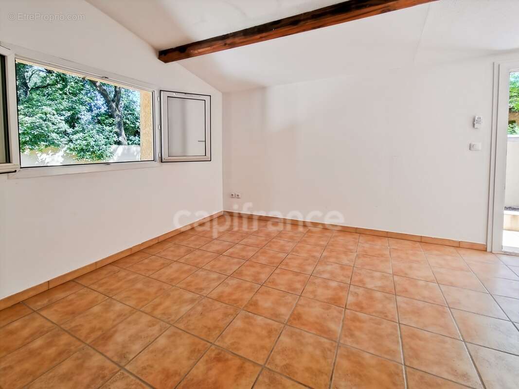 Villa de plain-pied de 156m² avec 6 pièces + une dépendance - Terrain arboré de 1400m² avec Piscine - (34160) - photo 17