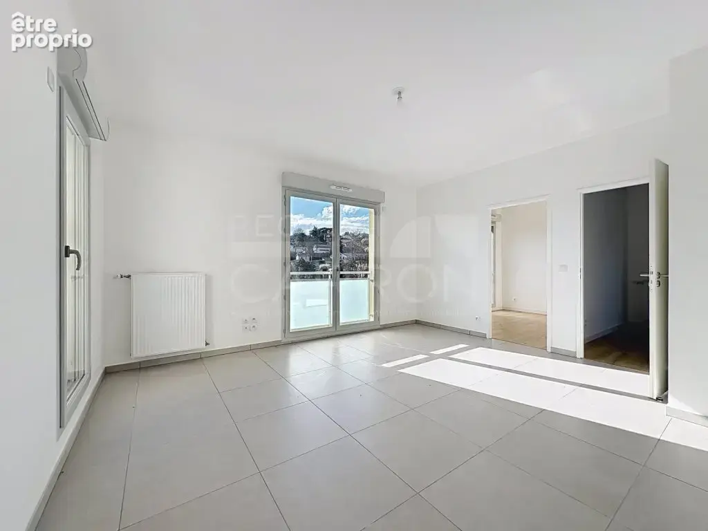 Crepieux centre village t4 78m² + terrasse 110m² 2 stationnements 440000€ - photo 2
