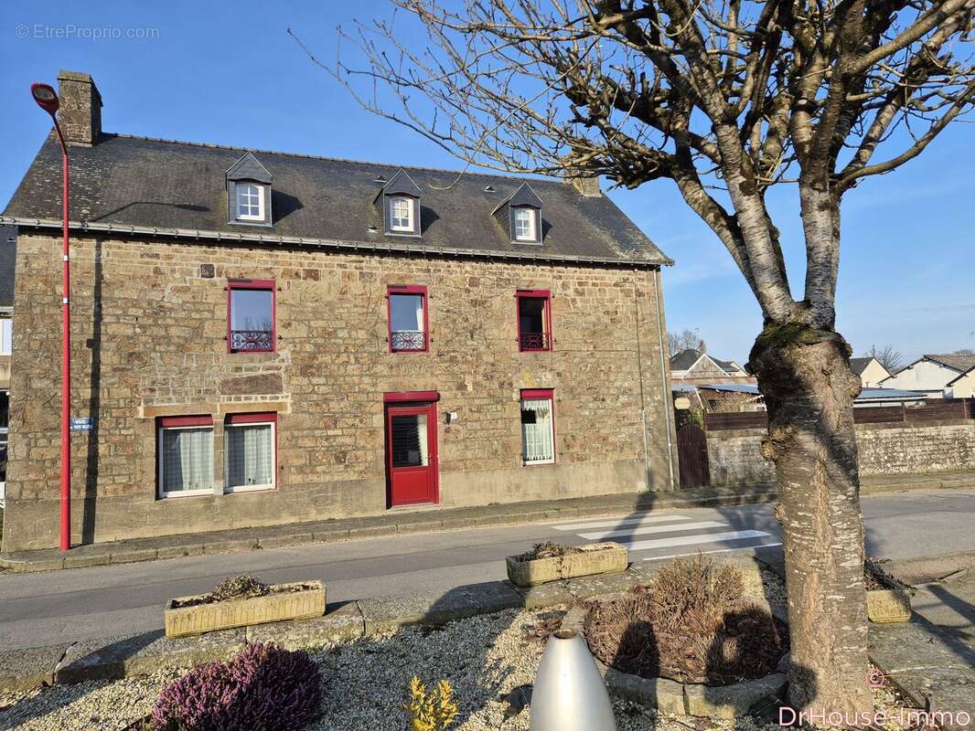 Maison à AMBRIERES-LES-VALLEES