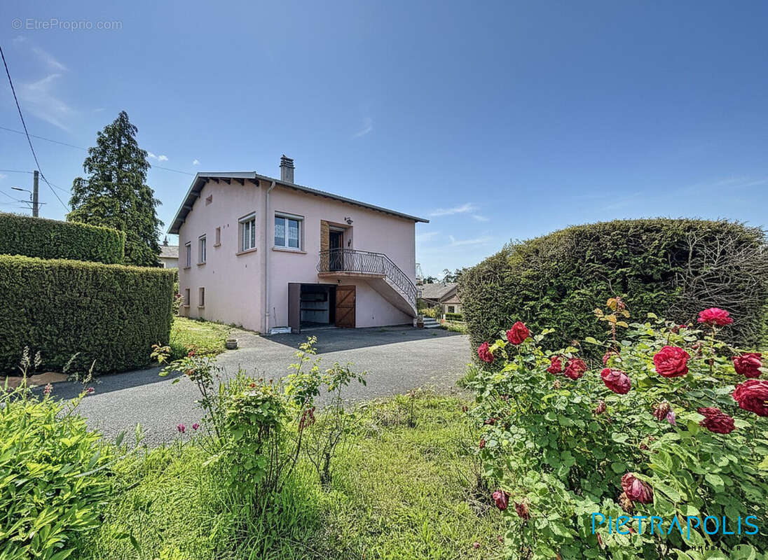 Maison 92 m² à Pontcharra-Sur-Turdine  - photo 6