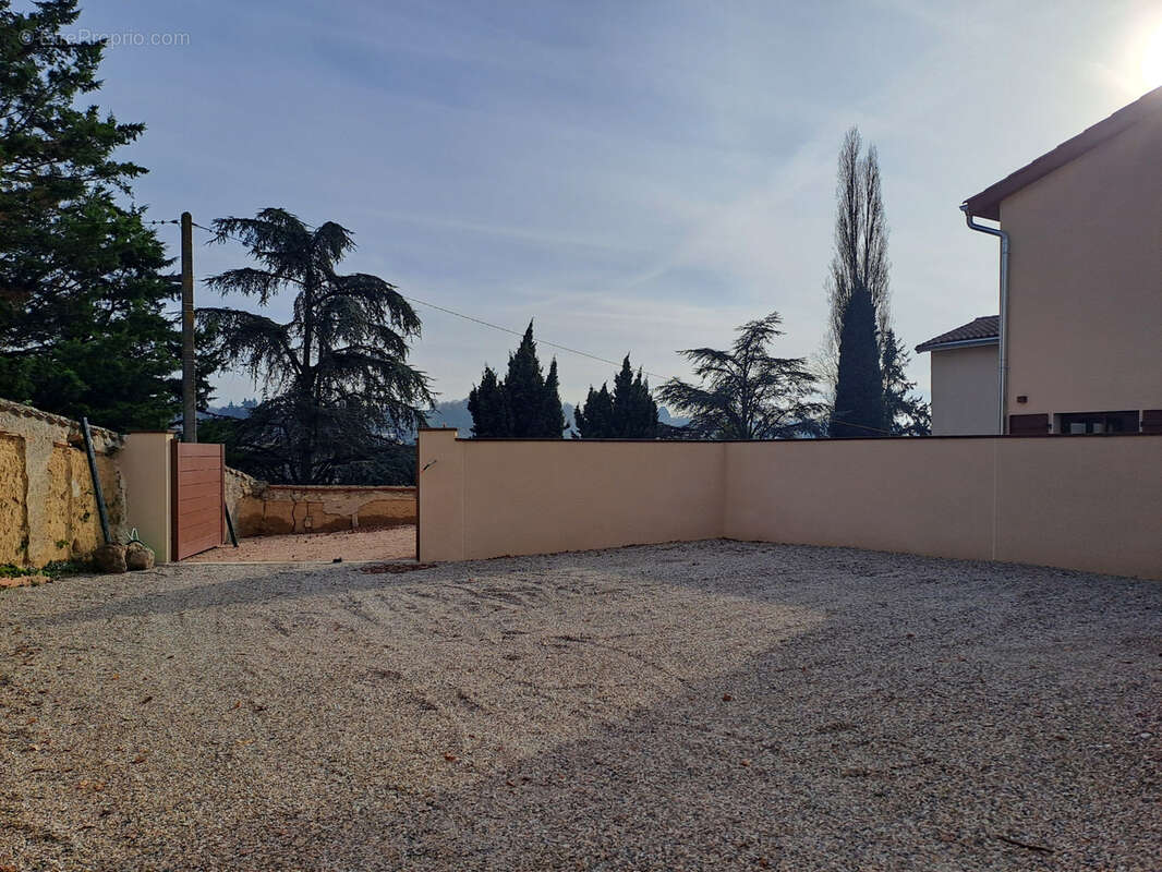 Maison à FONTAINES-SAINT-MARTIN