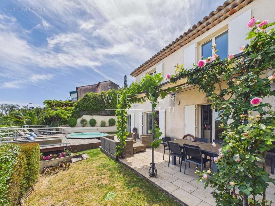 Maison à MANDELIEU-LA-NAPOULE