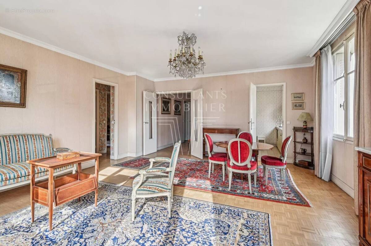 Appartement à PARIS-17E