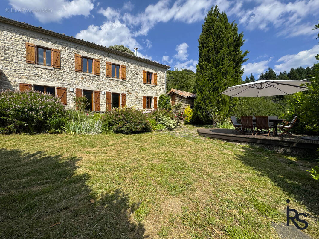 Maison à ROCHER