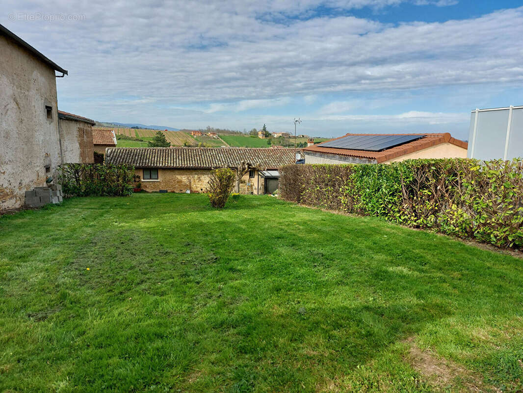 POUILLY LE MONIAL - Maison 7 pièces de 146 m²  avec véranda et terrain 600m² - photo 13