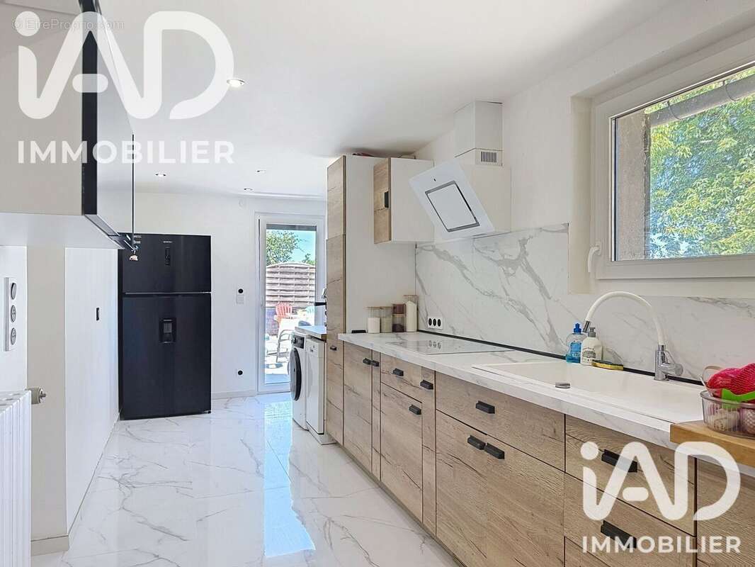 Maison 200 m² à Chateau-Renard  - photo 7