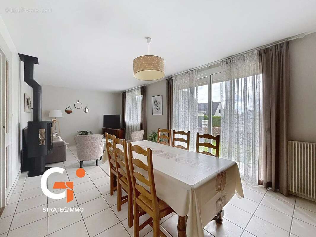 Maison à LE MESNIL-ESNARD