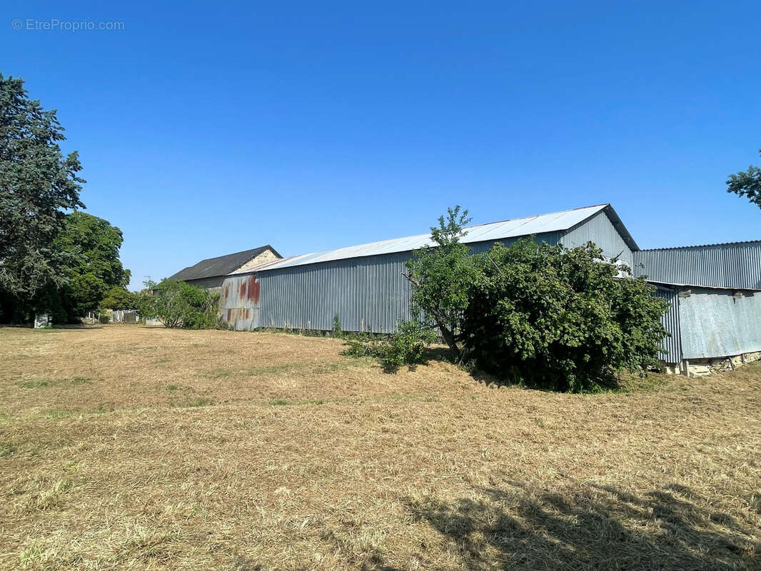 Fermette avec dependances - terrain 8402 m2 - photo 5
