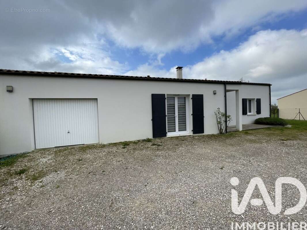 Maison 98 m² à Germignac  - photo 3