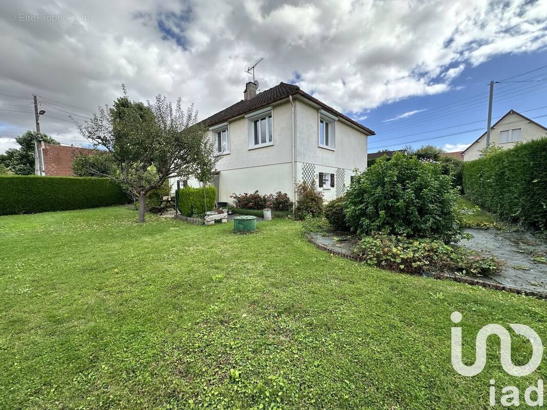 Photo 1 - Maison à SAINT-PREST