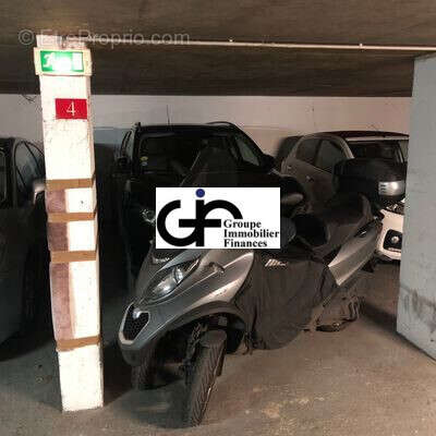 Parking à PARIS-16E