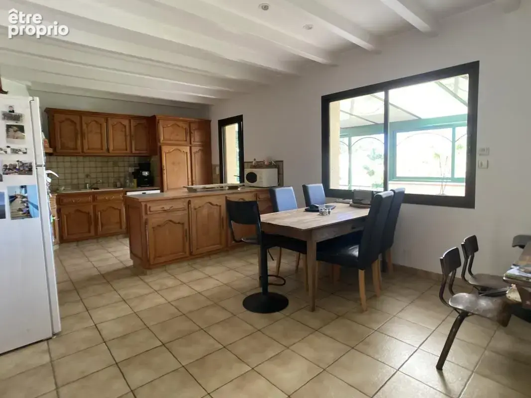 Maison spacieuse implantée sur une belle parcelle de 3000m2 - photo 6