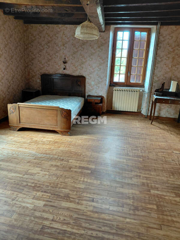 Très belle fermette, comprenant belle maison en pierres de 240 m2 habitables, grange, garages, hangar, étable, - photo 10