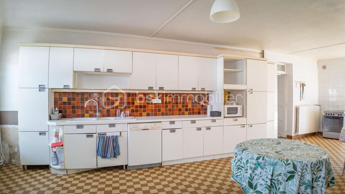 Surprenante maison de caractère à rafraîchir pour un projet familial ou professionnel - photo 5