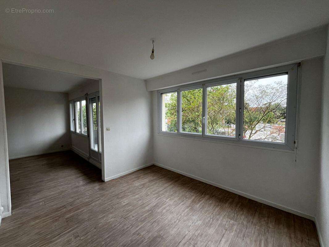 Appartement à LES PONTS-DE-CE