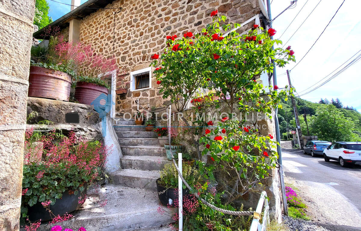 Ardèche (07) A vendre Le Chambon - Appartement T3bis dans maison de Village très propre, garage, plus annexe - photo 2