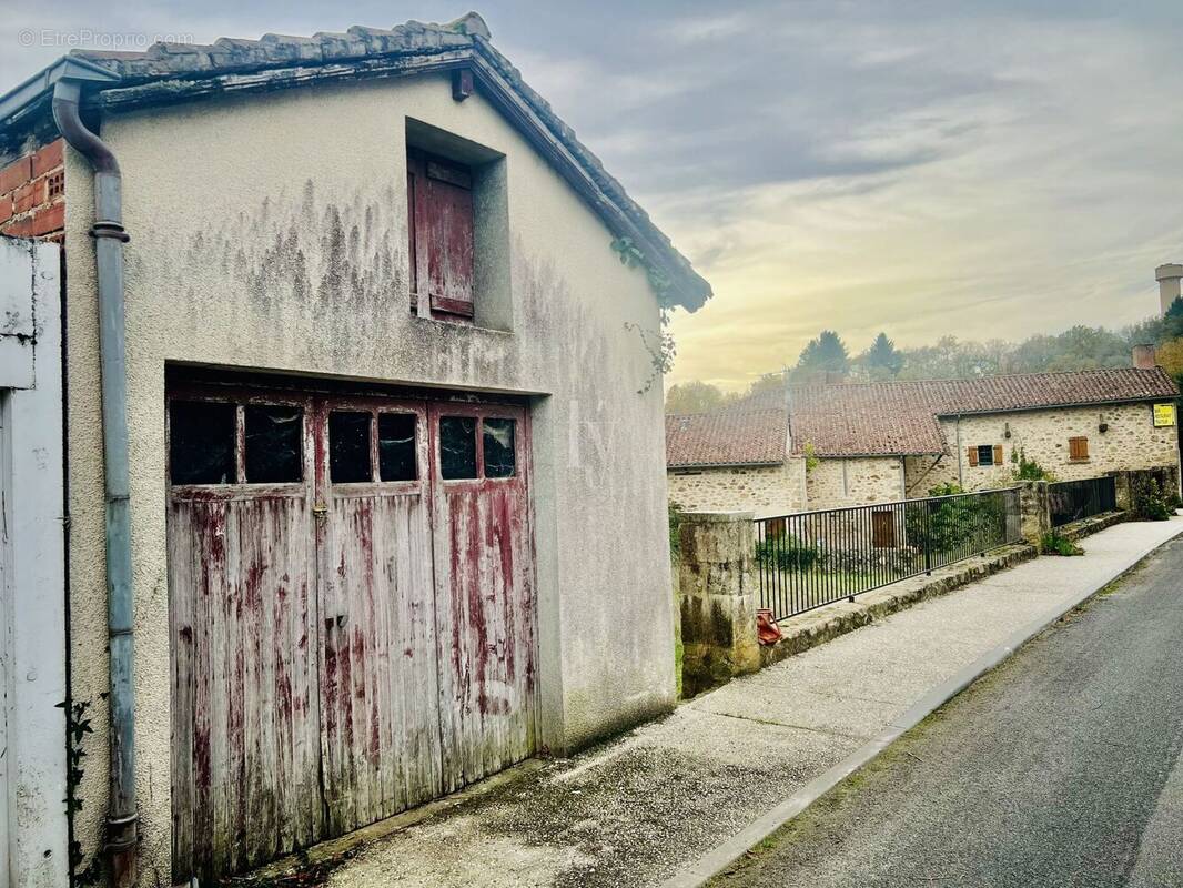 Parking à SAINT-AUVENT