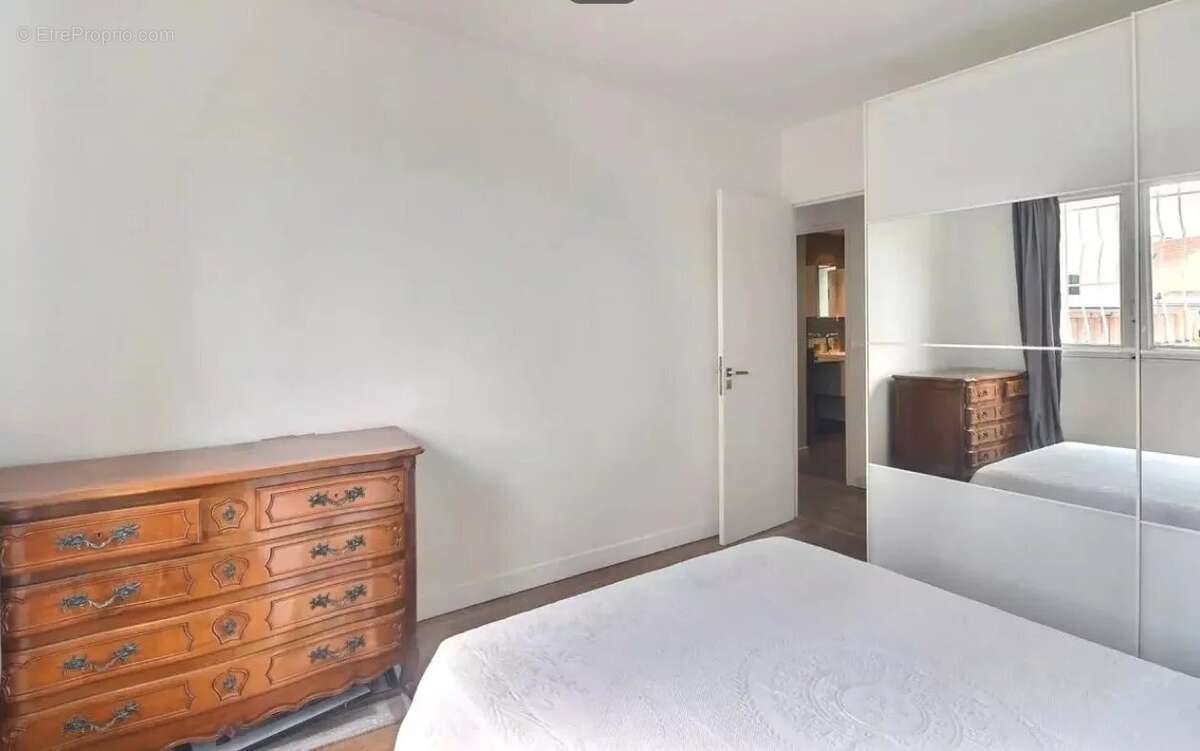 Appartement à LA GARENNE-COLOMBES