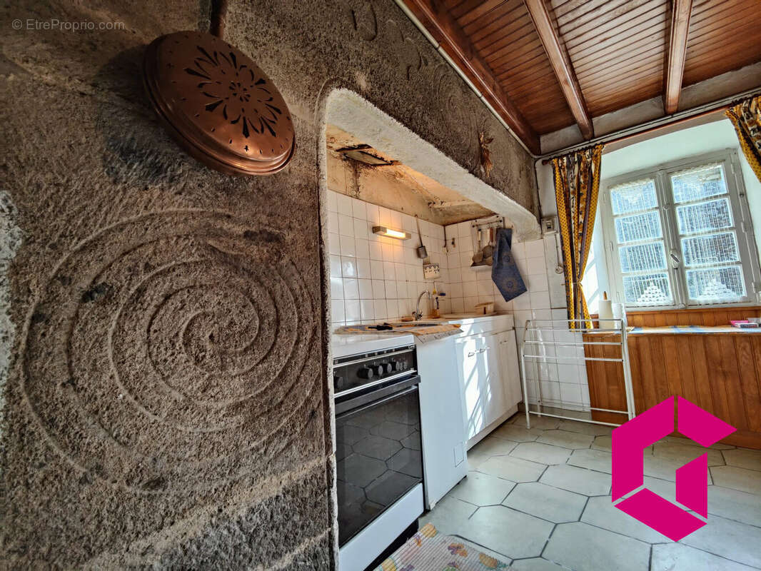 Maison à SIAUGUES-SAINTE-MARIE