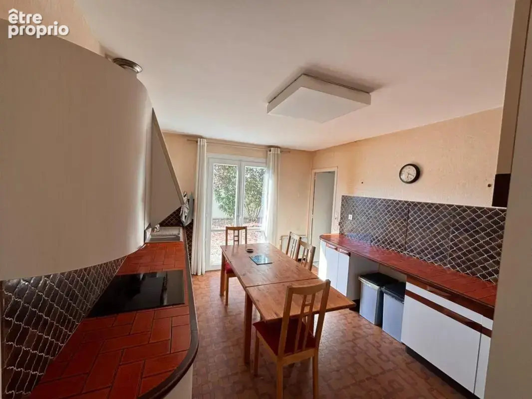 Maison familiale 217 m² de plain-pied – 5 chambres – piscine – terrain 1 845 m² – Antran - photo 10