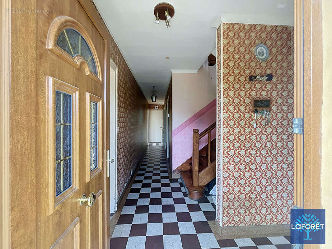Maison 6 pièce(s) 120 m2 avec un hangar de 300m²  , des dépendances et deux garages - photo 14