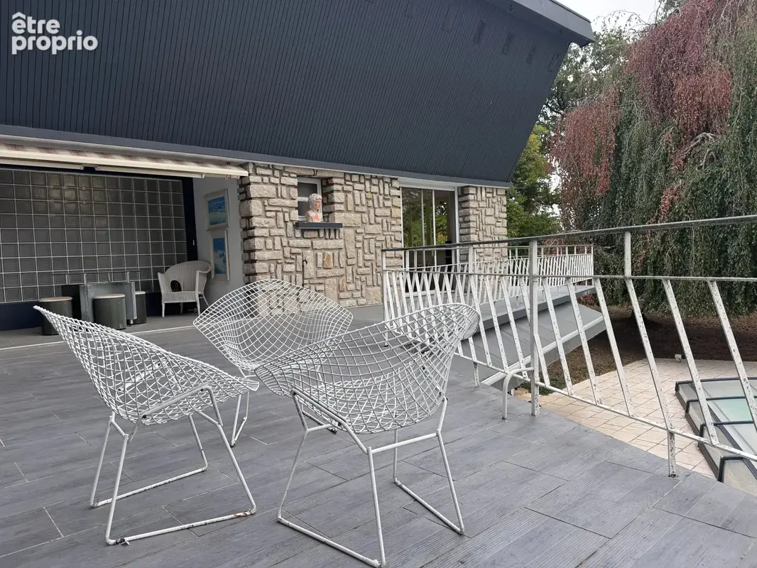 Maison contemporaine avec piscine dans un écrin de verdure - photo 3