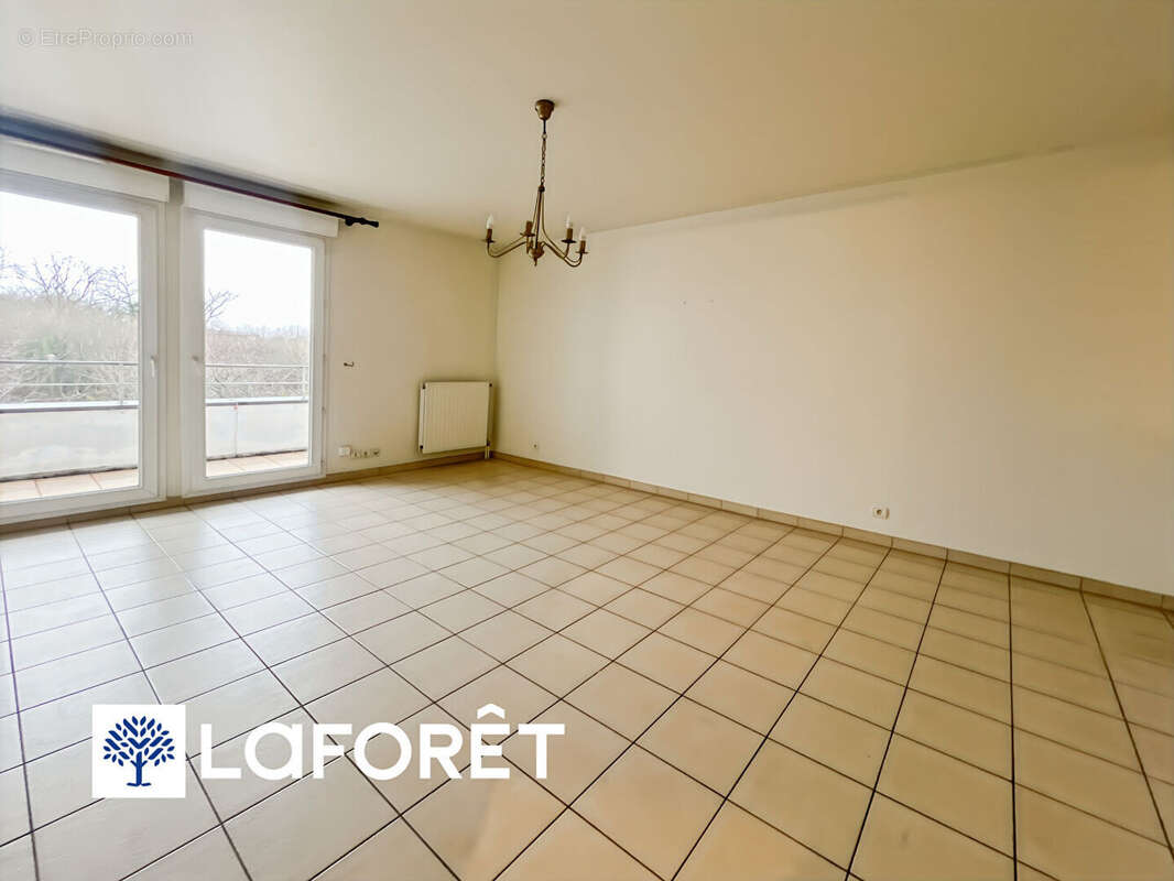 Appartement à SAINTE-GENEVIEVE-DES-BOIS