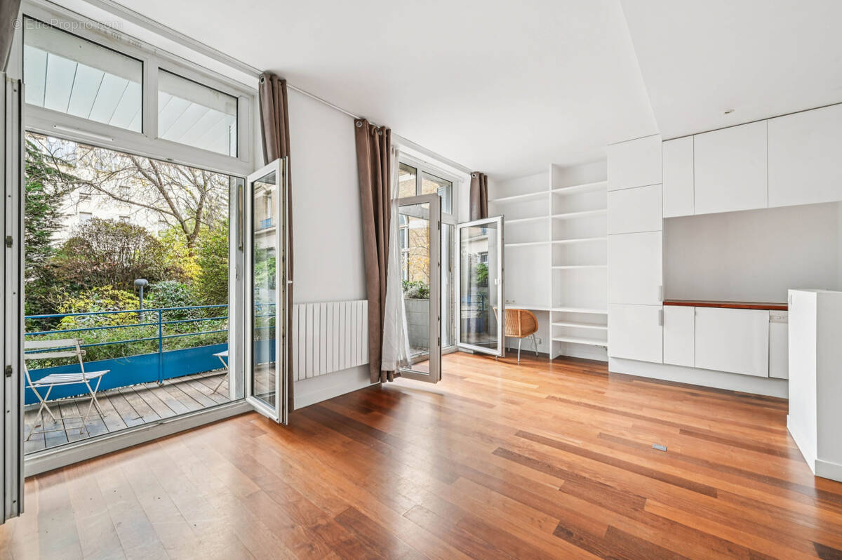 Appartement à PARIS-14E